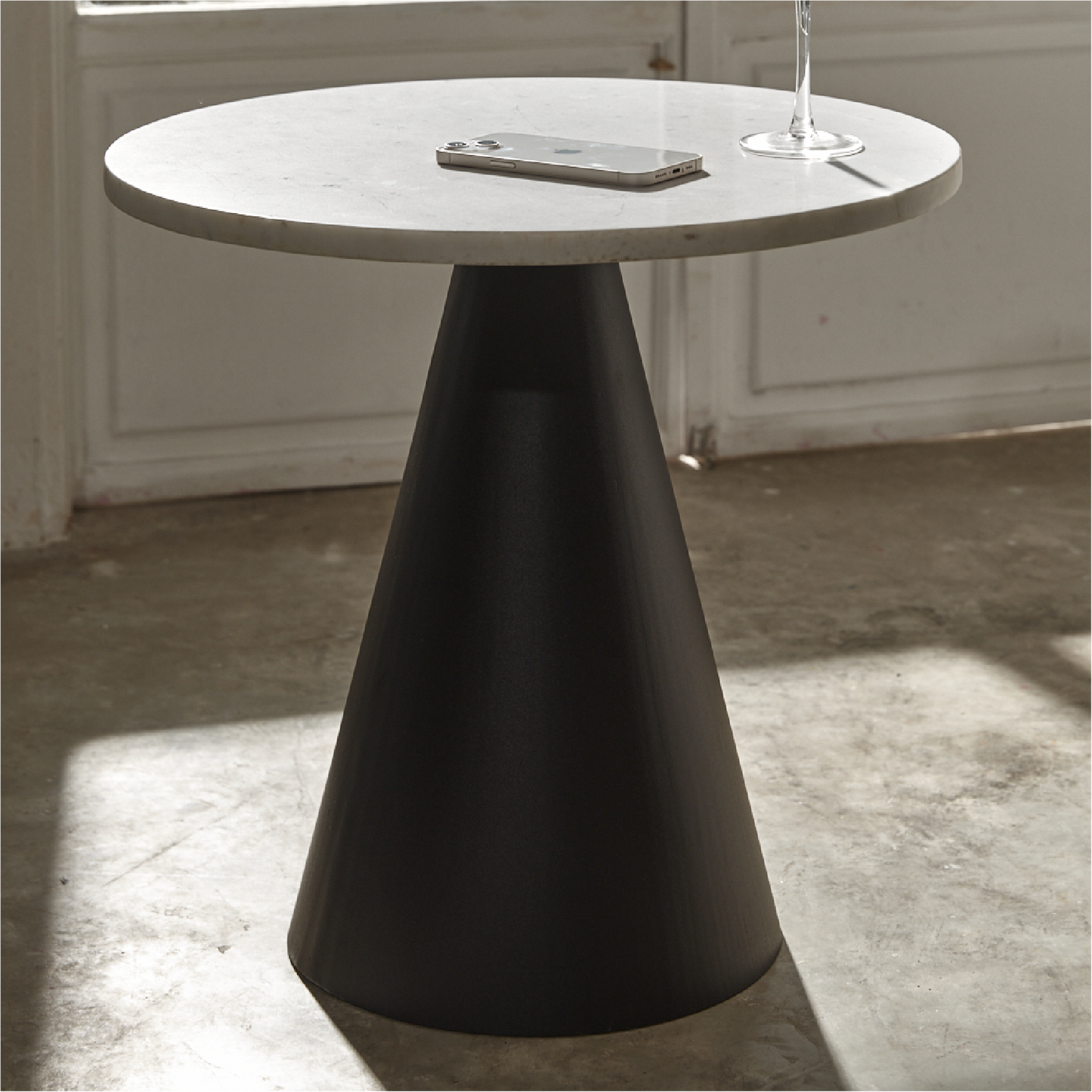 Mesa Auxiliar Cono