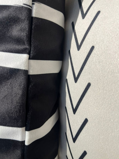 Cojin Blanco y negro Microfibra Zig Zag